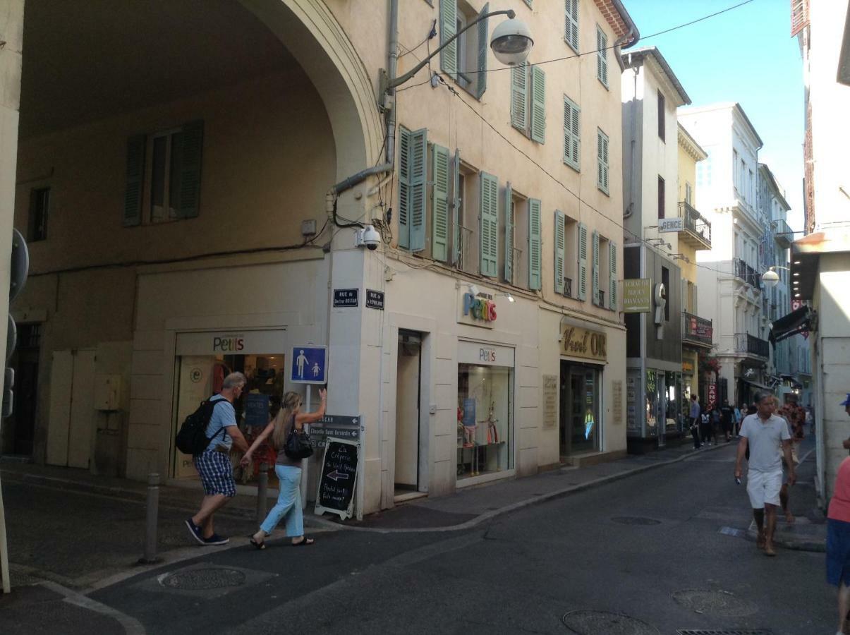 Vieille Ville 1 - Luca'S Apartment, 1 Bedroom, Max 2 Adults And 2 Kids Antibes Exterior photo