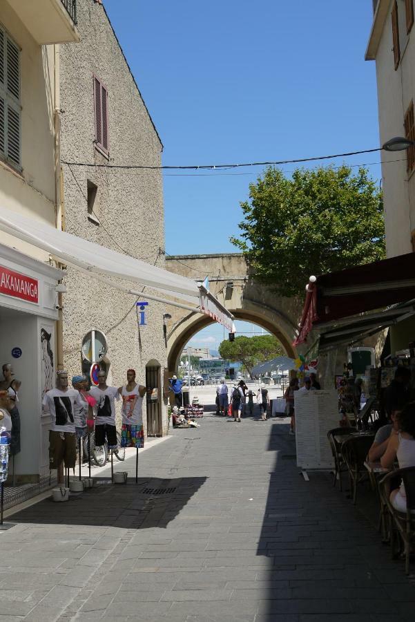 Vieille Ville 1 - Luca'S Apartment, 1 Bedroom, Max 2 Adults And 2 Kids Antibes Exterior photo