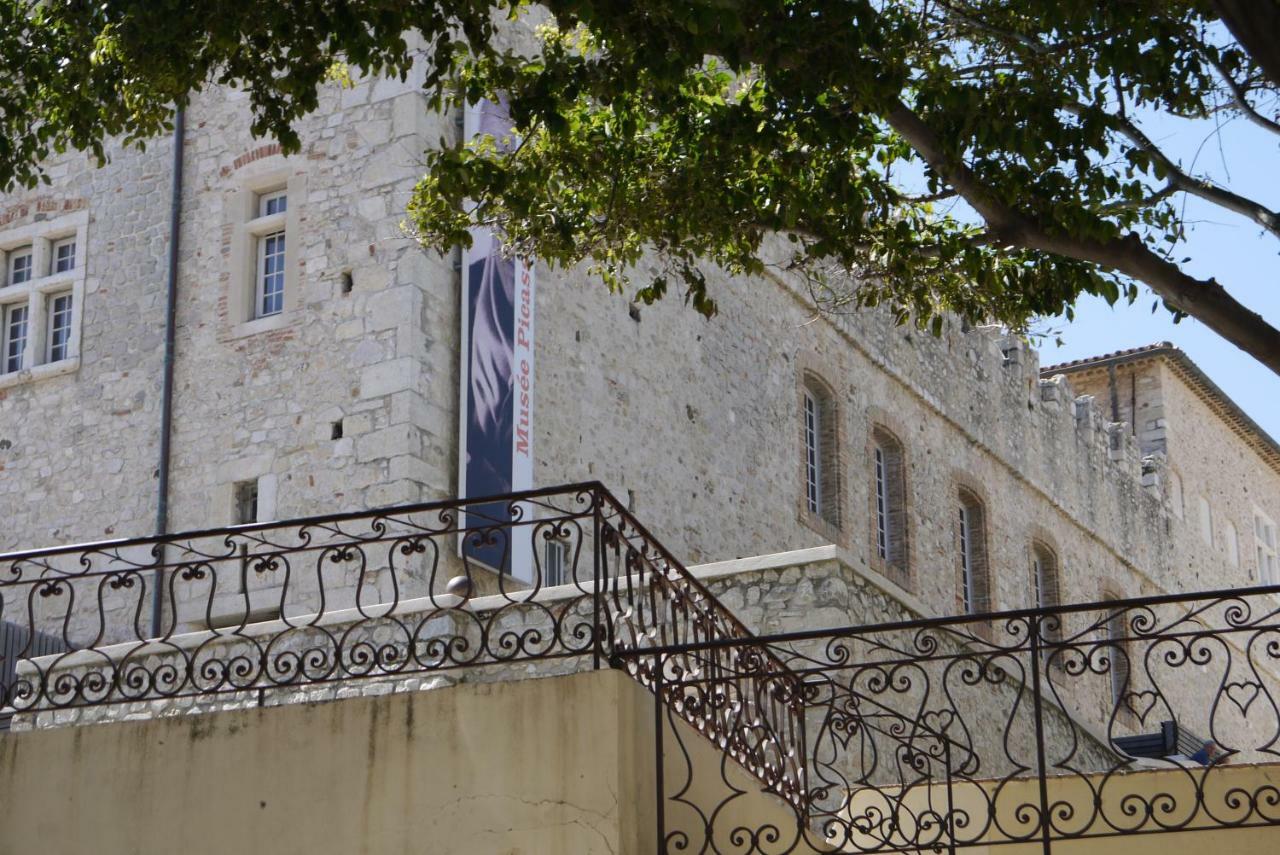 Vieille Ville 1 - Luca'S Apartment, 1 Bedroom, Max 2 Adults And 2 Kids Antibes Exterior photo