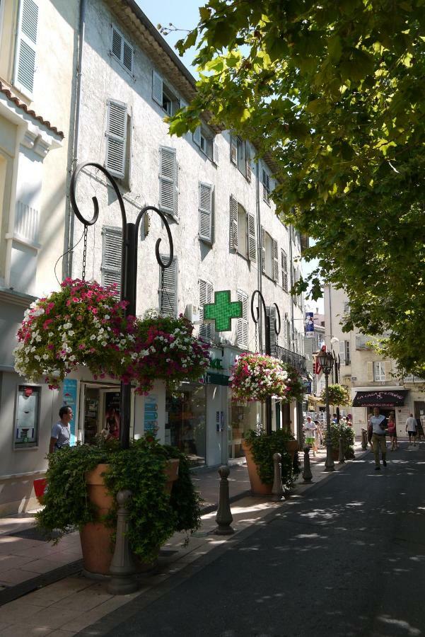 Vieille Ville 1 - Luca'S Apartment, 1 Bedroom, Max 2 Adults And 2 Kids Antibes Exterior photo