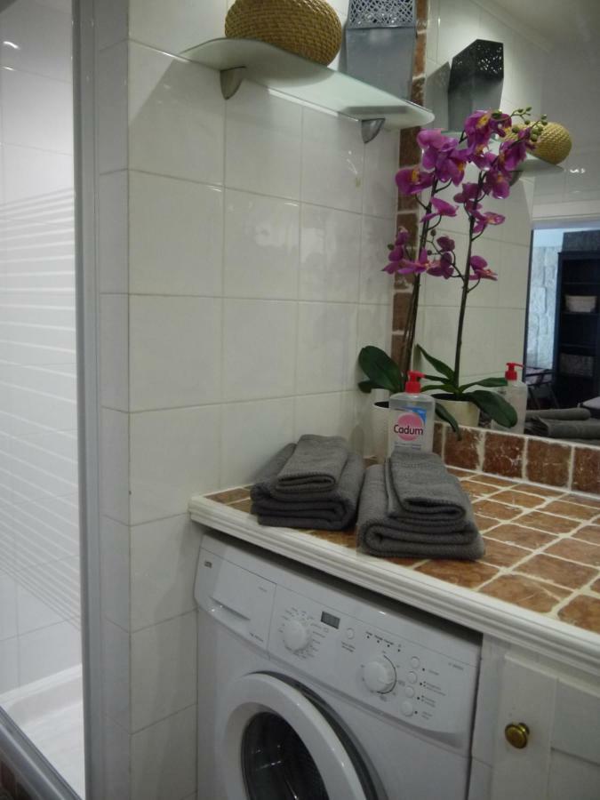Vieille Ville 1 - Luca'S Apartment, 1 Bedroom, Max 2 Adults And 2 Kids Antibes Exterior photo