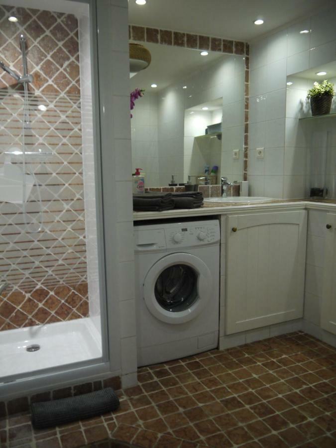 Vieille Ville 1 - Luca'S Apartment, 1 Bedroom, Max 2 Adults And 2 Kids Antibes Exterior photo